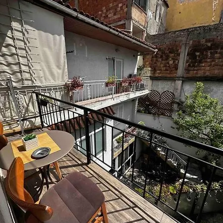 Villa A 3 Floor Near Center & Hot Spot Tirana